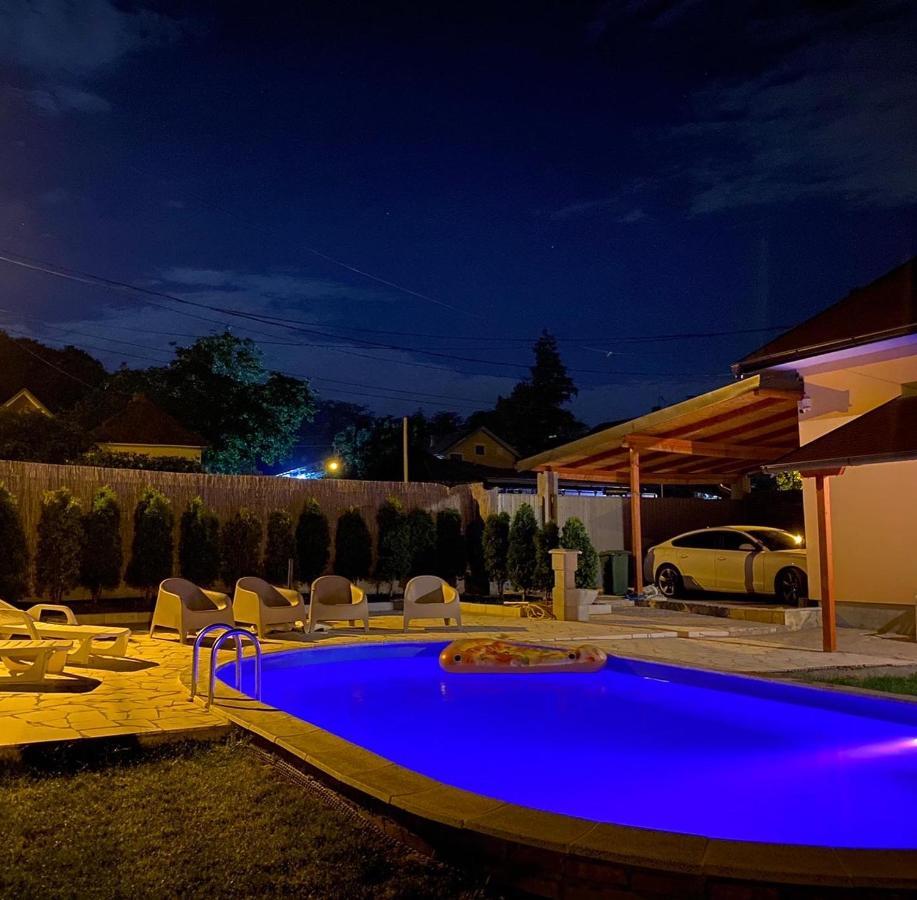 Villa Mika'S Poolhouse Belgrado Exterior foto