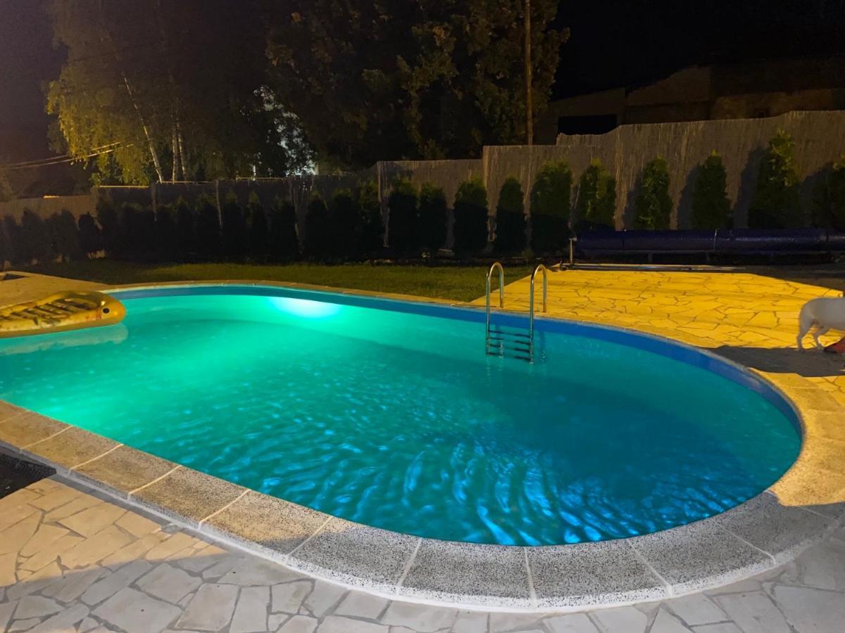 Villa Mika'S Poolhouse Belgrado Exterior foto